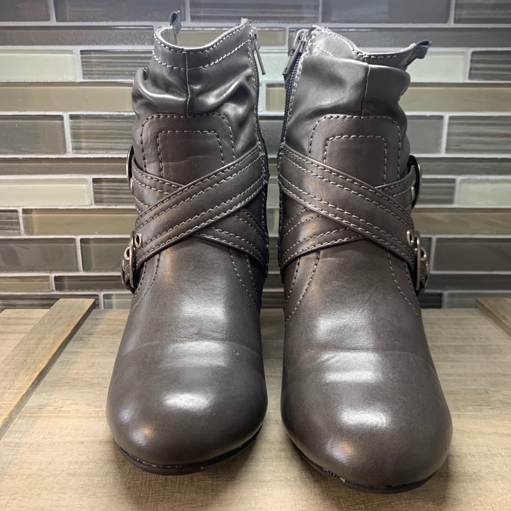 Maurice Fashions Gray Wrapped Buckle Ankle Bootie Boots Woman's Shoe Size 6 - Picture 2 of 12